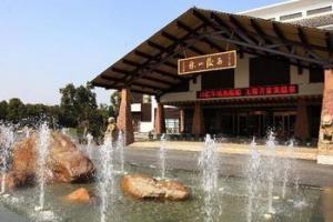 无锡雨后山林温泉